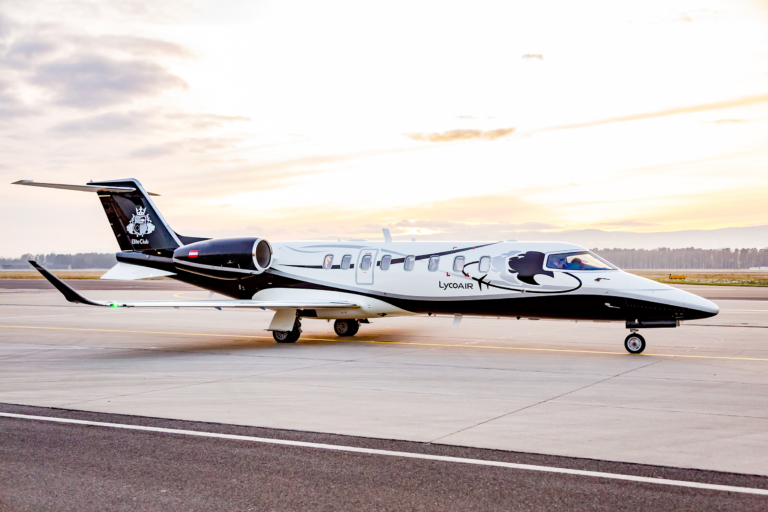 Bombardier Learjet 75 exterior side apron